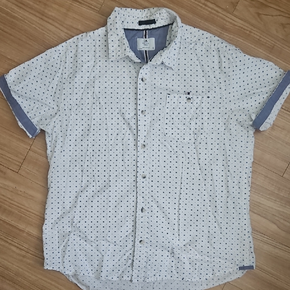 Men's Short Sleeve Button Up Size Large shirt